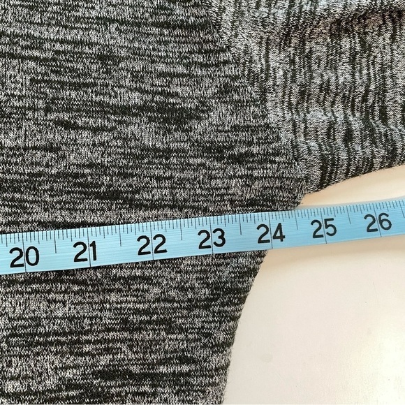 Aritzia Wilfred Free Devinette Marled Green V Neck Lightweight Knit Top Sz SM - Picture 11 of 12